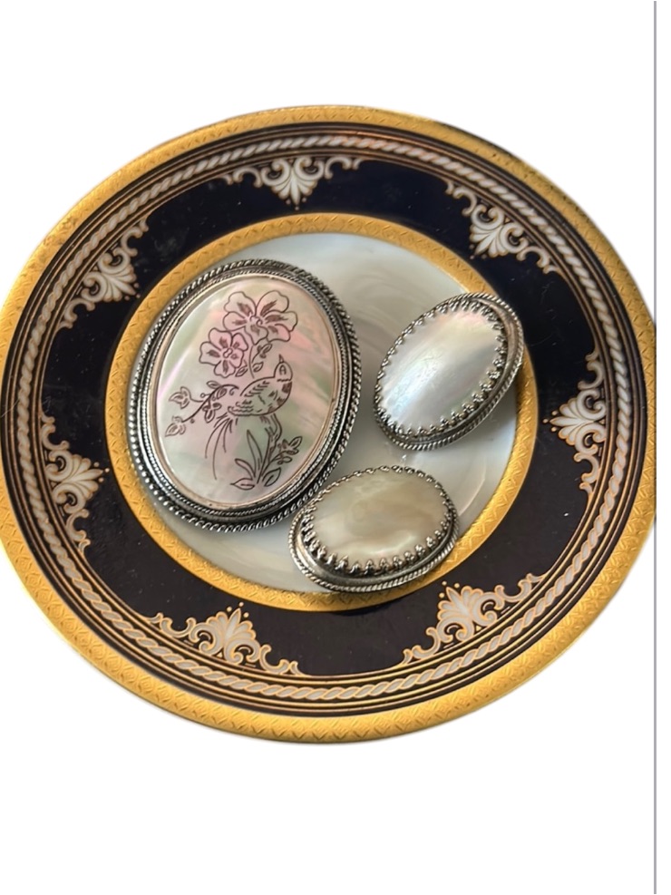 Whiting & Davis Mother Of Pearl Brooch & Earrings Set